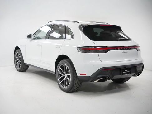Certified 2026 Porsche Macan AWD/4WD image 3