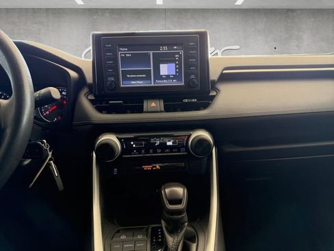 Used 2019 Toyota RAV4 LE image 3