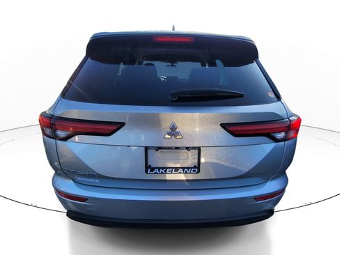 Used 2024 Mitsubishi Outlander ES FWD image 5