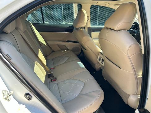 Used 2018 Toyota Camry XLE w/ Audio Package FWD image 16