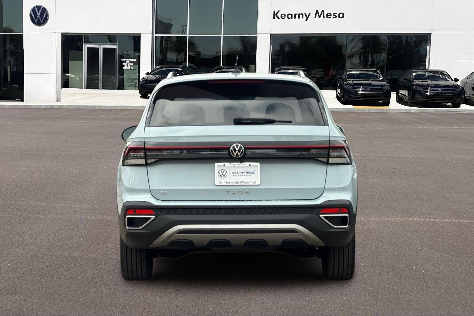 Used 2025 Volkswagen Taos SE FWD image 5