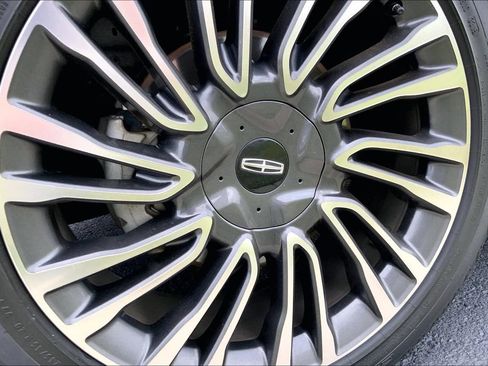 Used 2020 Lincoln Corsair Reserve w/ Equipment Group 201A FWD image 3
