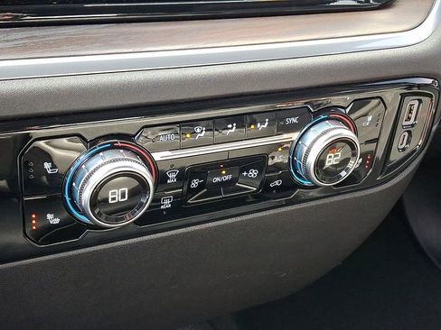 Used 2024 GMC Sierra 1500 SLT image 16