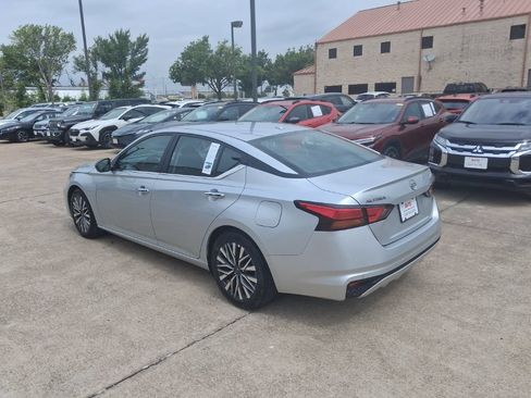 Used 2025 Nissan Altima 2.5 SV FWD image 8