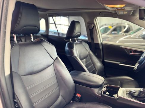 Used 2019 Toyota RAV4 Limited w/ Advanced Technology Package AWD/4WD image 21