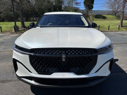 Used 2025 Lincoln Nautilus Premier w/ Jet Appearance Package image 4