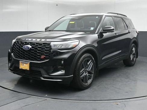 Certified 2025 Ford Explorer ST AWD/4WD image 3