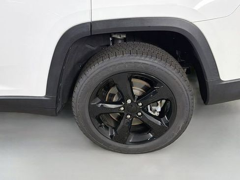Used 2023 Jeep Grand Cherokee L Laredo AWD/4WD image 38