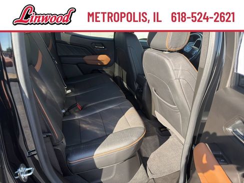 Used 2025 GMC Canyon AT4 AWD/4WD image 8