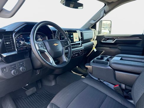 Used 2025 Chevrolet Silverado 2500 LT w/ Convenience Package image 32