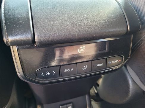Used 2023 Toyota Highlander LE image 11
