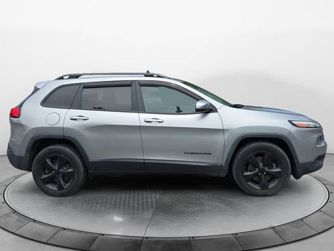 Used 2015 Jeep Cherokee Latitude w/ Cold Weather Group AWD/4WD image 6