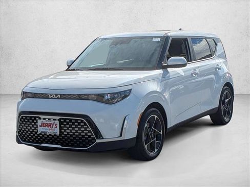 Used 2025 Kia Soul EX image 3