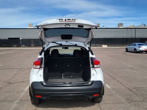 Used 2019 Nissan Kicks S image 12