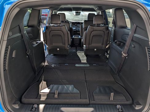 New 2026 Chrysler Pacifica Select AWD/4WD image 7