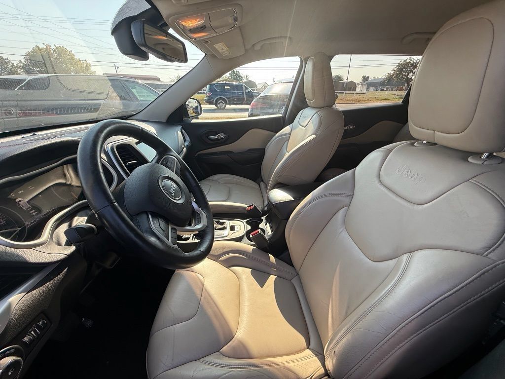 Used 2017 Jeep Cherokee Limited FWD image 10