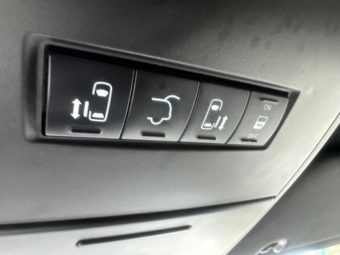 Used 2016 Dodge Grand Caravan R/T FWD image 19