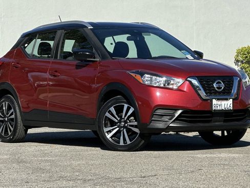 Used 2020 Nissan Kicks SV image 2