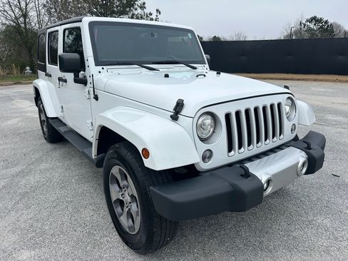 Used 2018 Jeep Wrangler Unlimited Sahara w/ Connectivity Group image 7