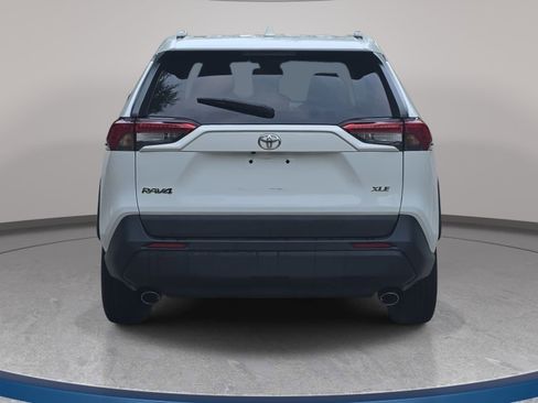 Used 2021 Toyota RAV4 XLE FWD image 6