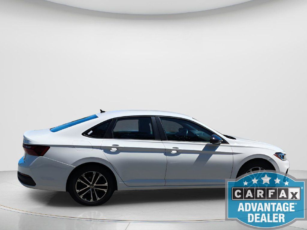 Used 2025 Volkswagen Jetta Sport FWD image 4