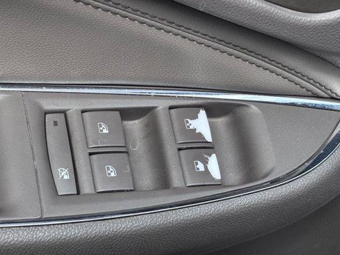 Used 2017 Chevrolet Cruze Premier FWD image 10