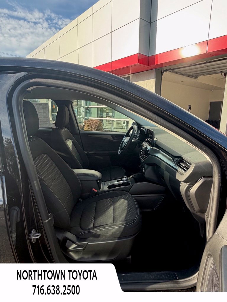 Used 2023 Ford Escape Active w/ Cold Weather Package FWD image 18
