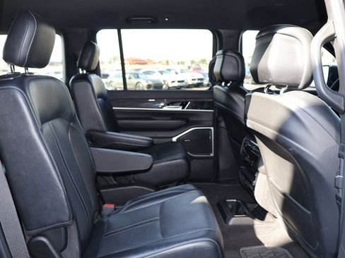 Used 2022 Jeep Wagoneer Series III w/ Flexible Seating Group AWD/4WD image 27