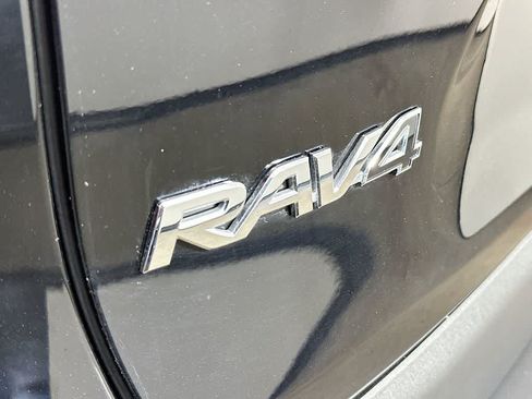 Used 2022 Toyota RAV4 XLE w/ Convenience Package AWD/4WD image 7