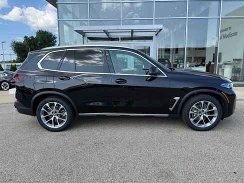 Used 2024 BMW X5 xDrive40i w/ Premium Package AWD/4WD image 2
