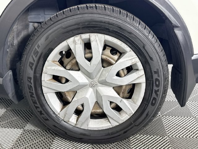 Used 2020 Toyota C-HR LE FWD image 33