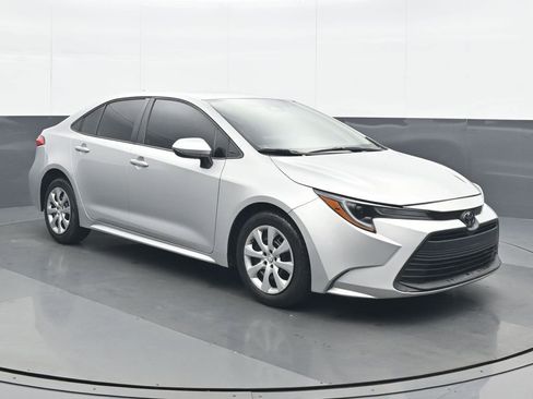 Used 2023 Toyota Corolla LE FWD image 9
