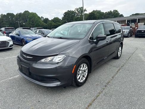 Used 2021 Chrysler Voyager LX FWD image 1