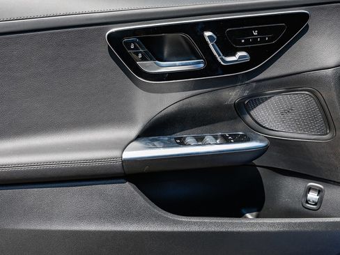New 2025 Mercedes-Benz C 300 Sedan image 21