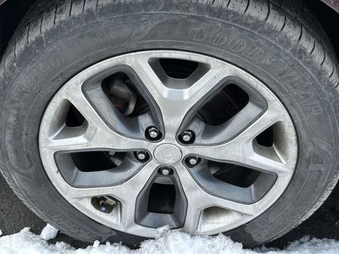 Used 2016 Kia Sorento SX image 11