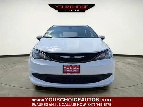 Used 2022 Chrysler Voyager LX FWD image 9