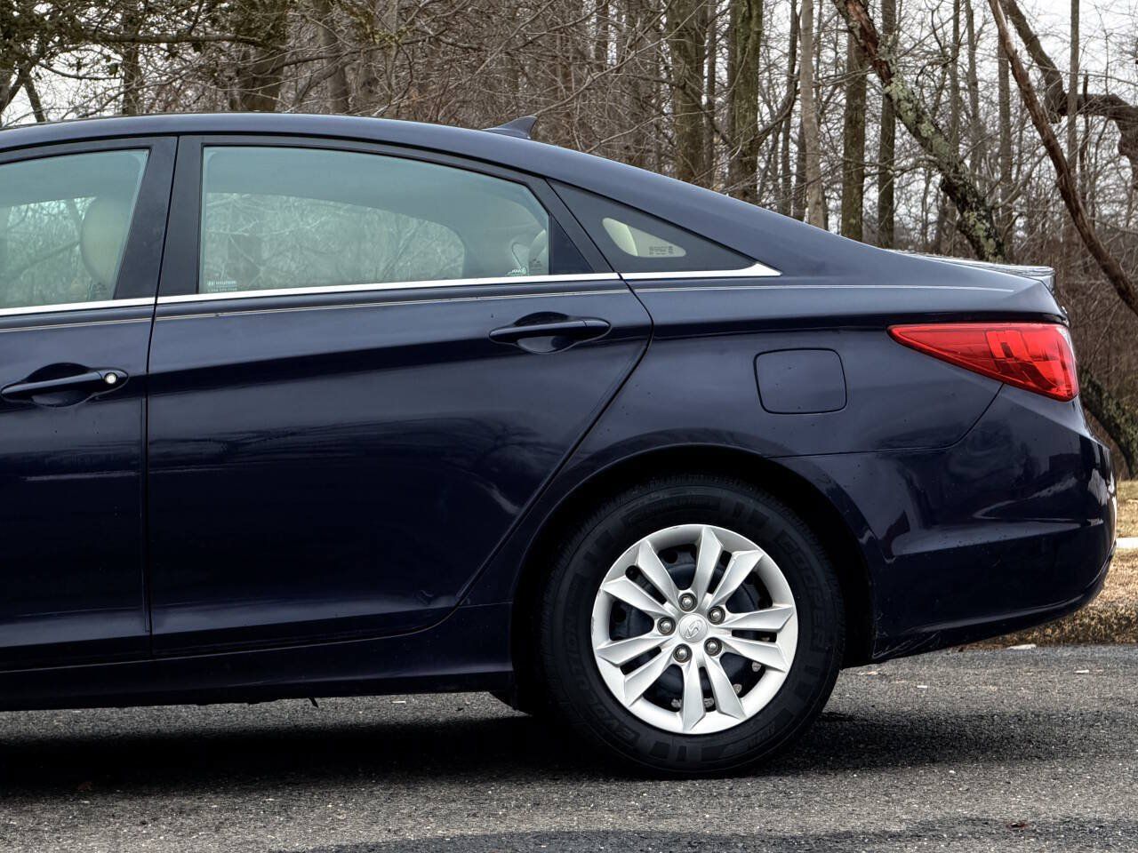 Used 2011 Hyundai Sonata GLS FWD image 23