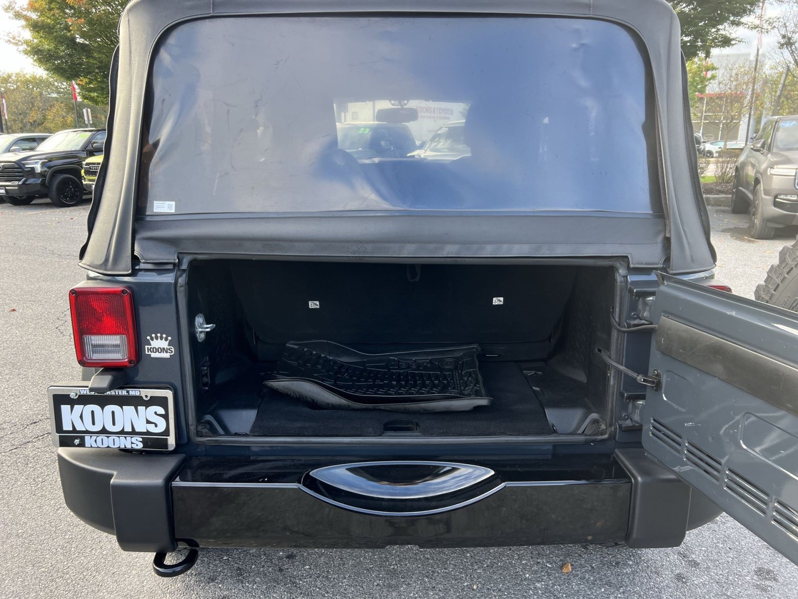 Used 2018 Jeep Wrangler Sport AWD/4WD image 22