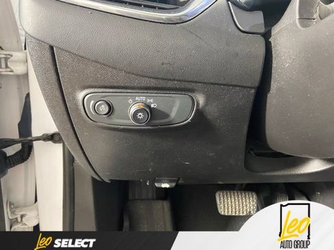 Used 2018 Chevrolet Equinox LT FWD image 12