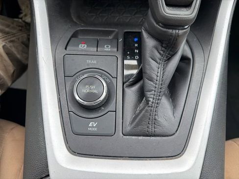 Used 2021 Toyota RAV4 XLE w/ XLE Grade Weather Package image 32