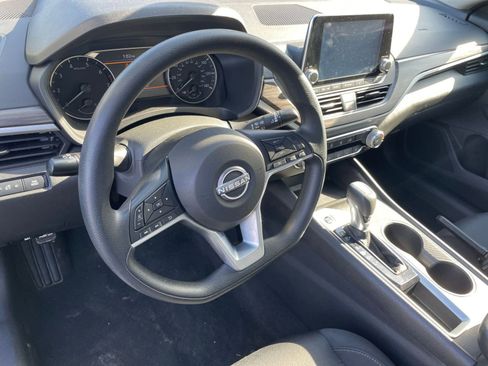Used 2025 Nissan Altima 2.5 SV image 27