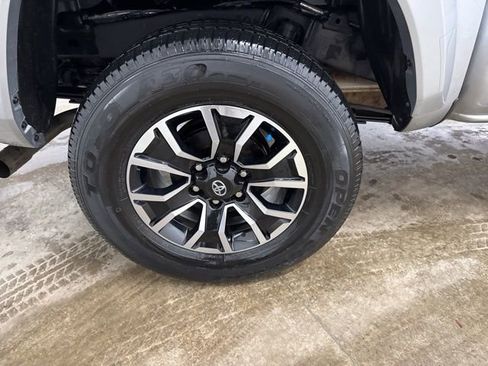 Used 2023 Toyota Tacoma TRD Sport image 11