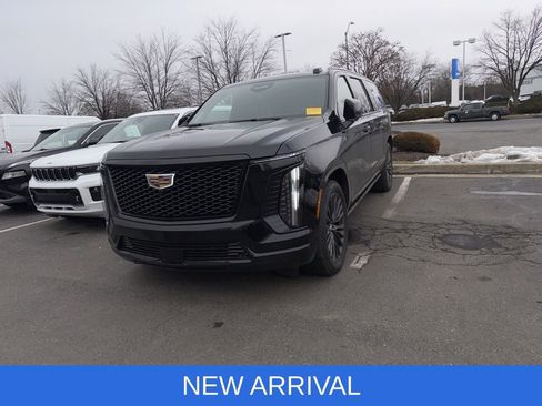 Used 2025 Cadillac Escalade ESV Sport Platinum image 3