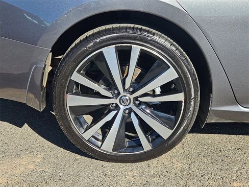 Used 2021 Nissan Altima 2.5 SR w/ SR Premium Package image 9