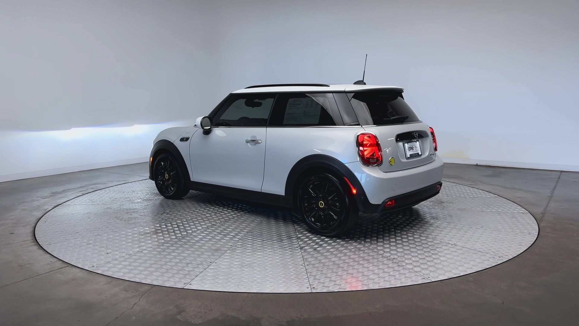 Used 2023 MINI Cooper SE FWD image 6