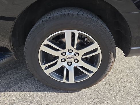 Used 2024 Ford Expedition Limited image 11