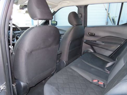 Used 2020 Nissan Kicks S image 29