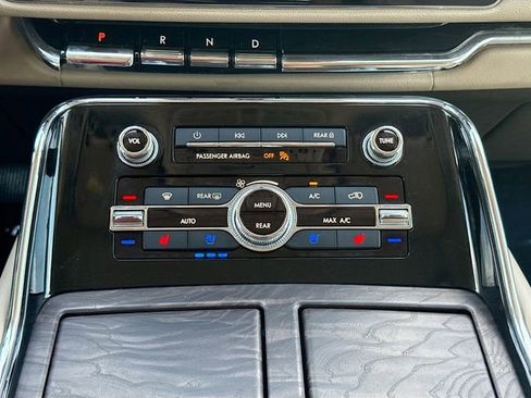 Used 2023 Lincoln Navigator L Reserve AWD/4WD image 35