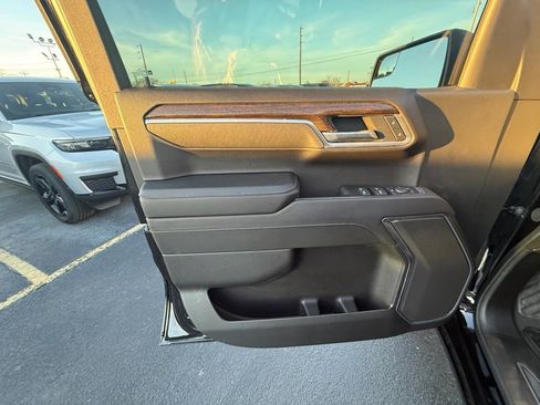 Used 2025 GMC Sierra 1500 Elevation image 12