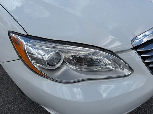 Used 2013 Chrysler 200 Limited image 10